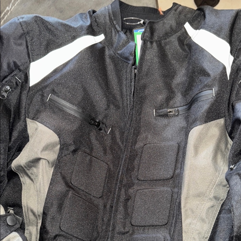 Men's Black and Gray Jacket